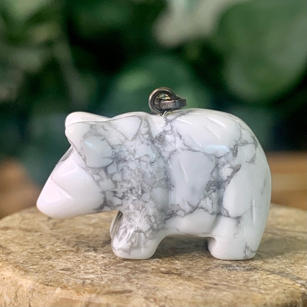 Vintage White Howlite Bear Fetish Pendant Miniature Carved Stone Spirit Animal